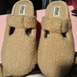 Luxe Women’s Tan Sherpa Slip-On Slides size 8